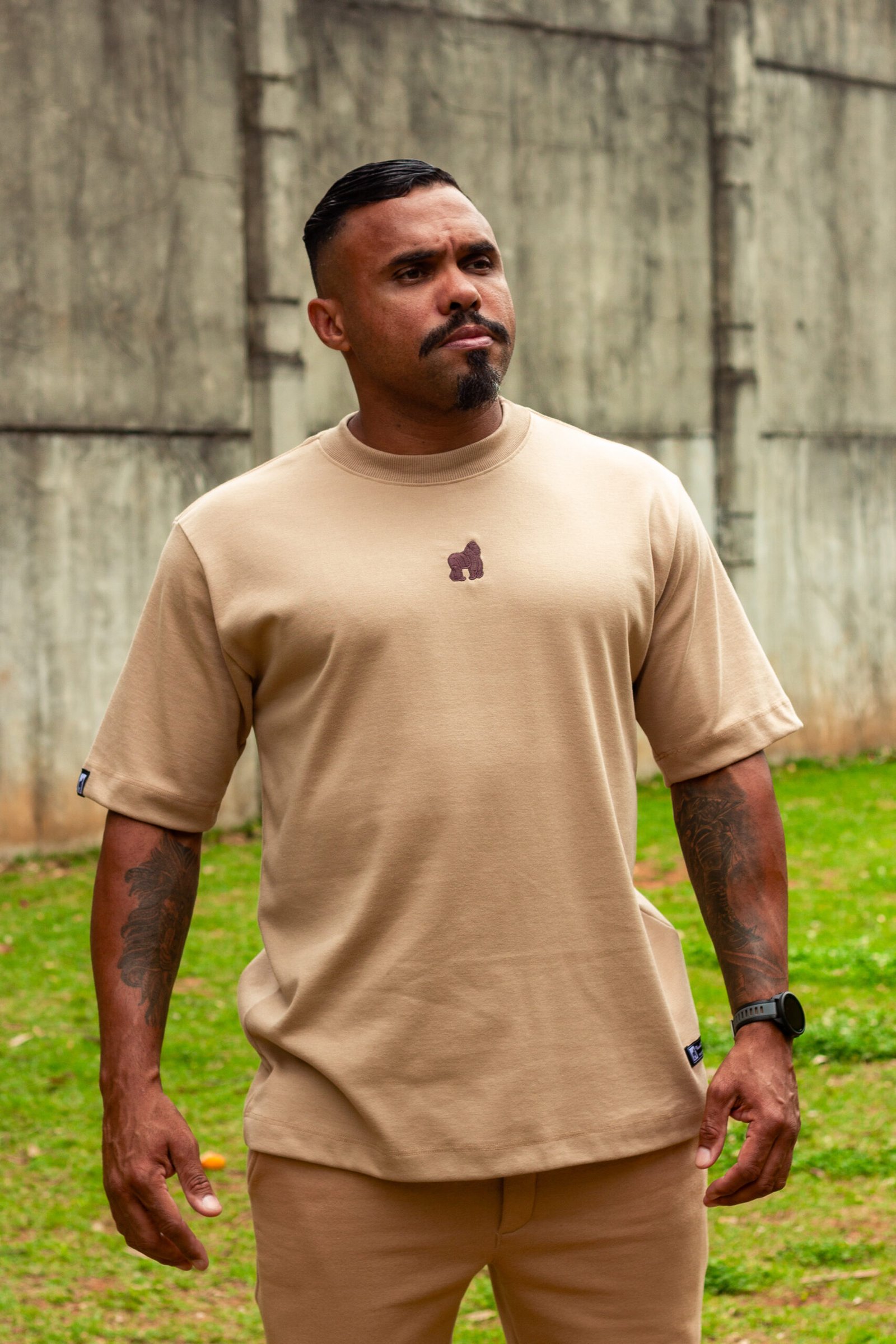 CAMISETA OVER ESSENTIAL AREIA