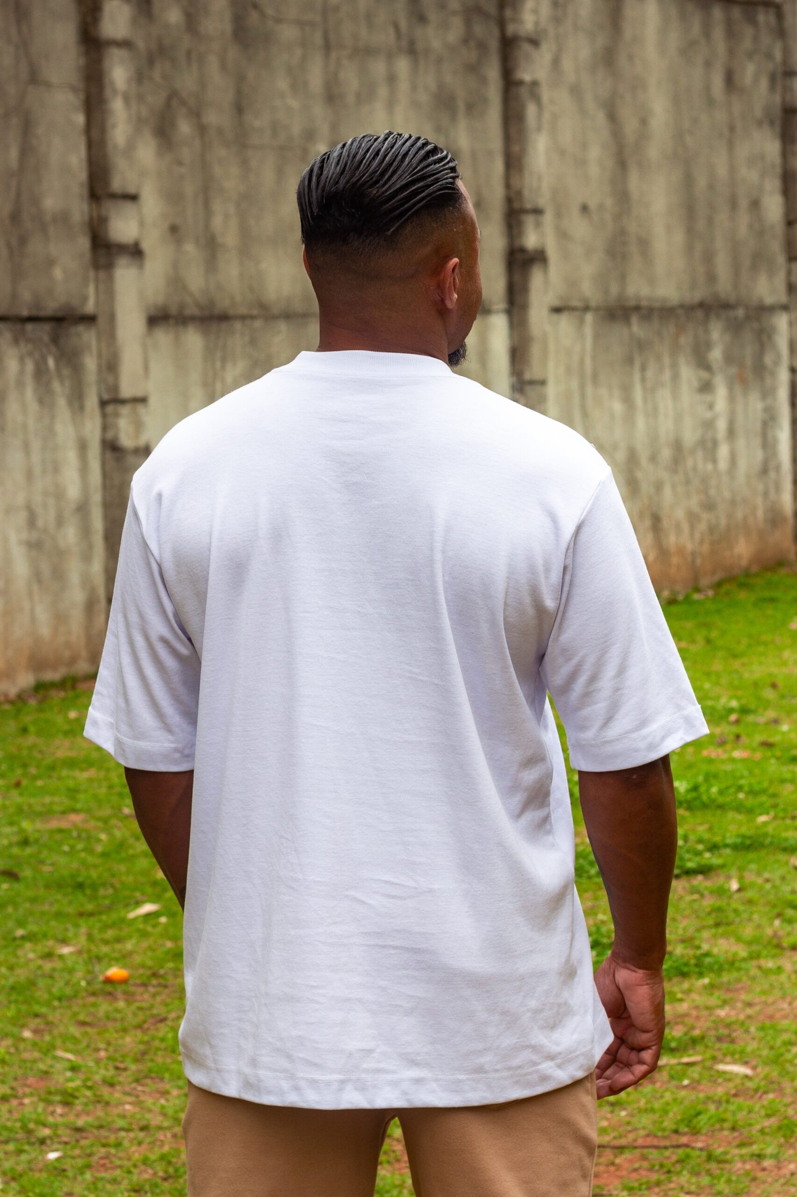 CAMISETA OVERSIZED ESSENTIAL-BRANCA - Imagem 4