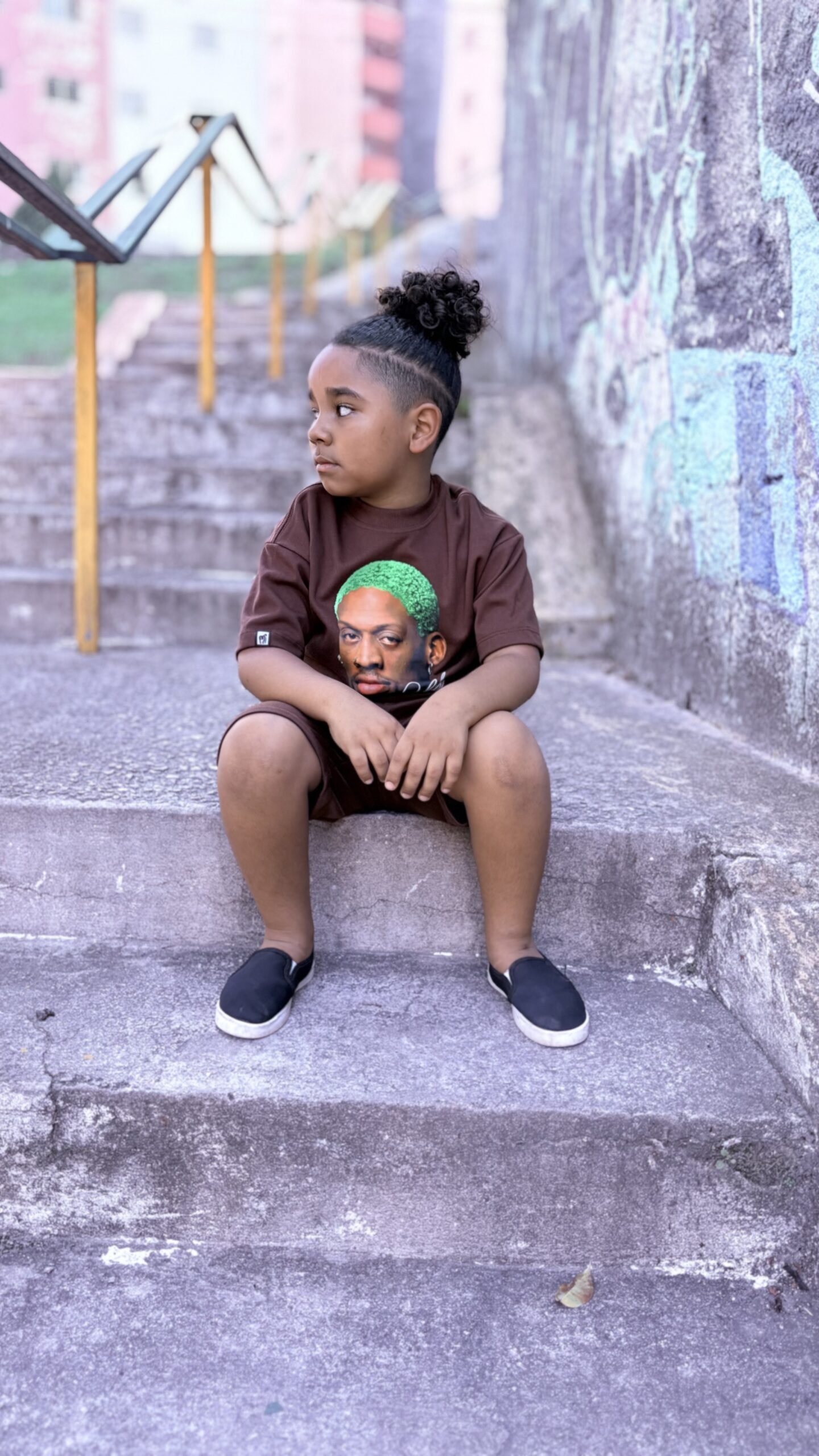 CAMISETA OVER KIDS D.RODMAN-MARROM - Imagem 3