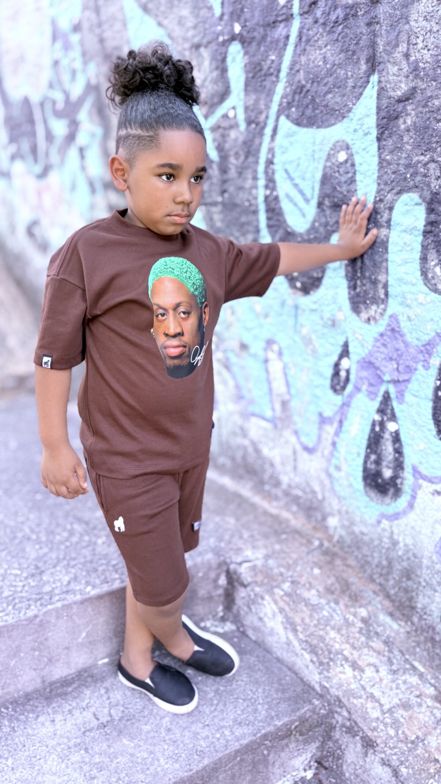 CAMISETA OVER KIDS D.RODMAN-MARROM - Imagem 2